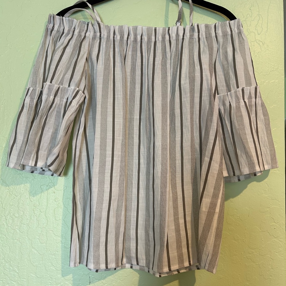 🤍2xHP🤍 Off Shoulder Striped Top with Bell Sleeves - Small